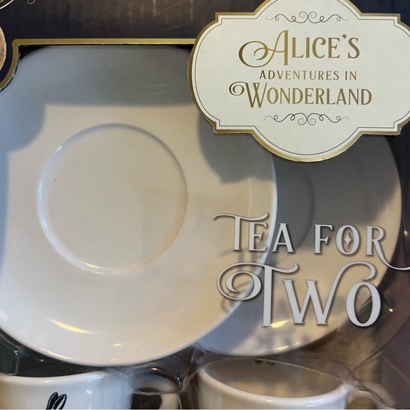 Alice in Wonderland Tea set with tea and cookies - Picture 5 of 9